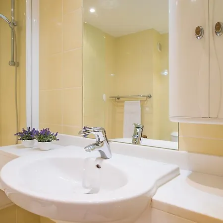 The Cliff Side 公寓